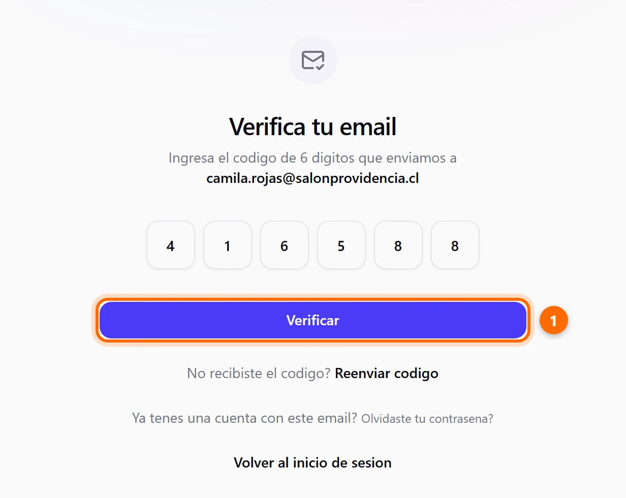 Código de 6 dígitos escrito, con el botón Verificar marcado