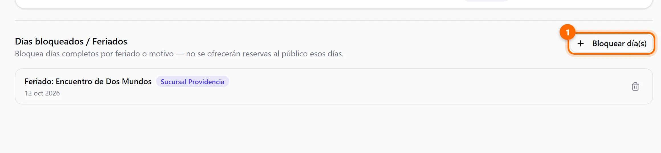 Sección Días bloqueados / Feriados con el botón Bloquear día(s) y un feriado del 12 de octubre