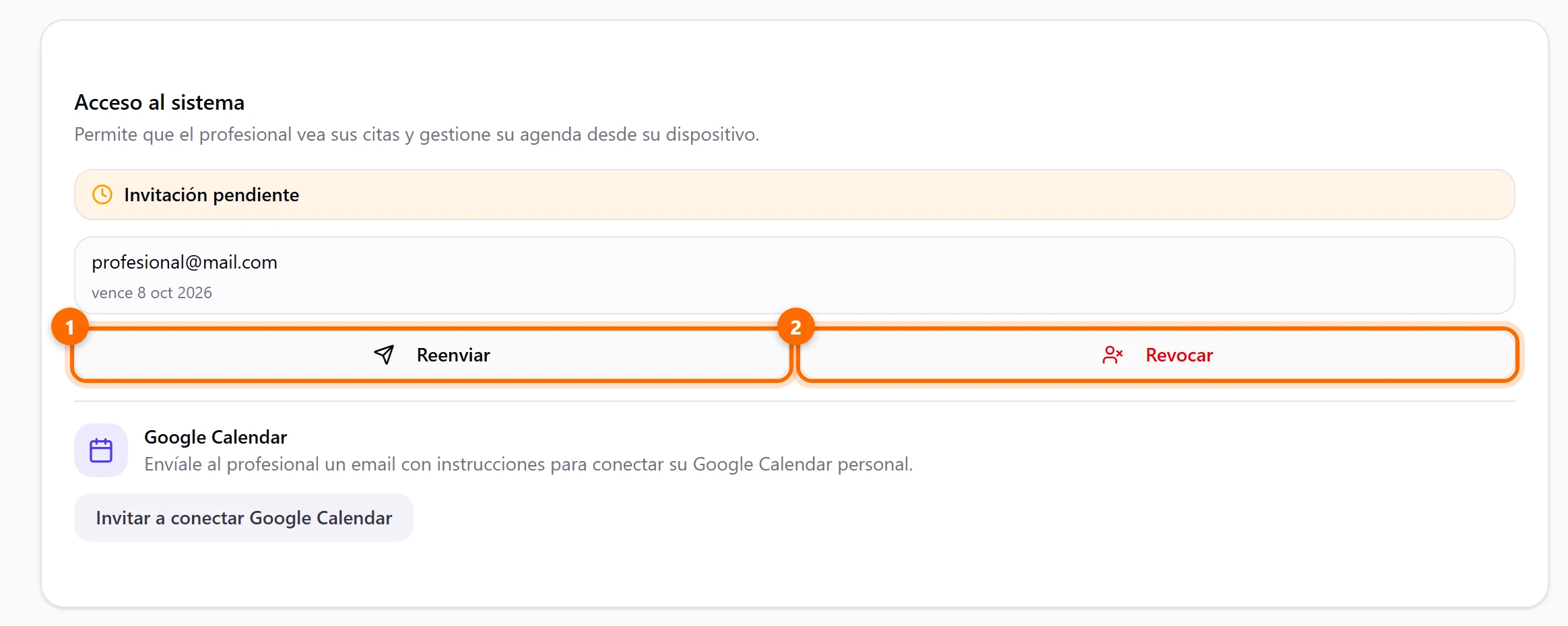 Tarjeta de acceso con la invitación pendiente y los botones Reenviar y Revocar