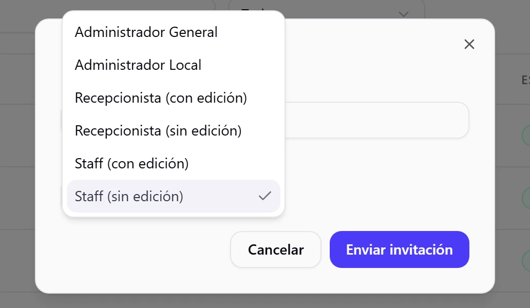 Selector Rol abierto con Administrador General, Administrador Local, Recepcionista con y sin edición, y Staff con y sin edición